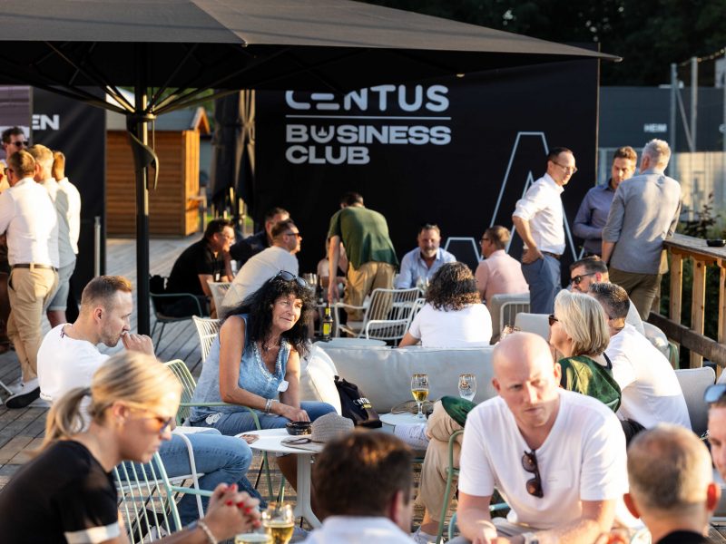 Sponsorenveranstaltung erste SSV-Connect Veranstaltung des SSV Ulm 1846 Fußball - Verkündung Namensrechte CENTUS Business-Club, VIP-Zelt SSV Ulm 1846 Fußball CENTUS-Business-Club Ulm 28.07.26 Foto: Lucca Fundel